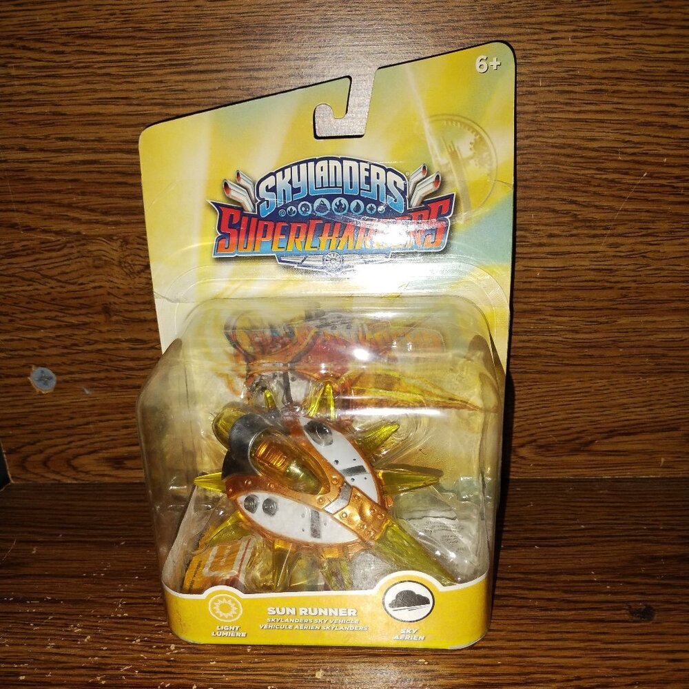 Light Sun Runner (Vehicle) from Skylanders: Superchargers (Series 6) Figures new